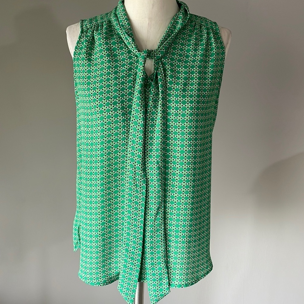 Jones & Co NW women’s button up tie neck blouse sleeveless geometric green Small